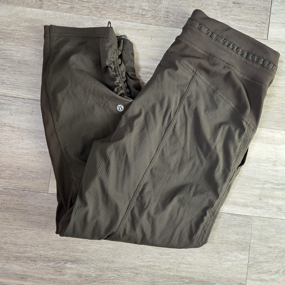 Lululemon Dance Studio Crop Green Color Size 8